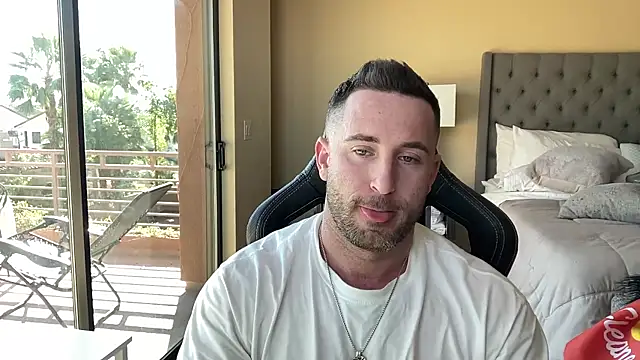 Snapshot of brettmycles28 chatting on November 24, 2025, 6:08 pm brettmycles28 online show from November 24, 2025, 6:08 pm