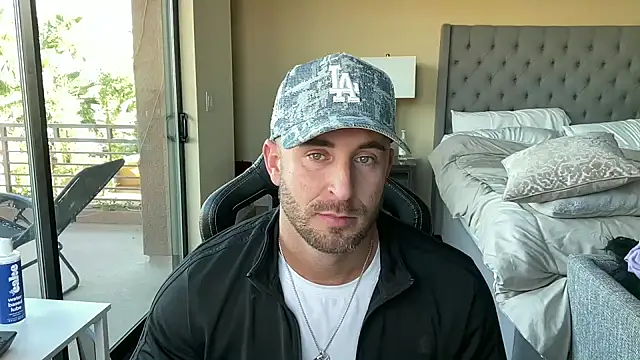 Snapshot of brettmycles28 chatting on October 27, 2025, 10:54 pm brettmycles28 online show from October 27, 2025, 10:54 pm