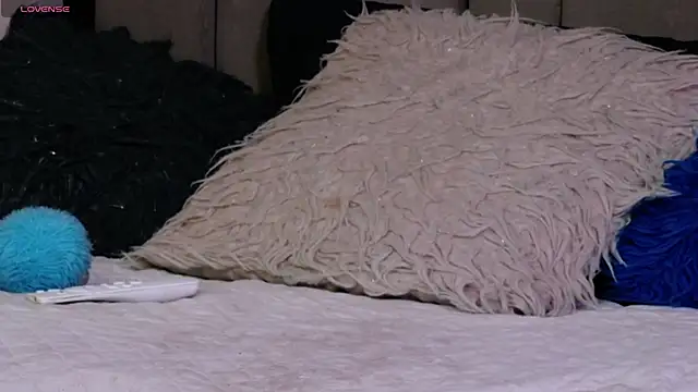 MisRoos online show from April 20, 2026, 1:45 pm