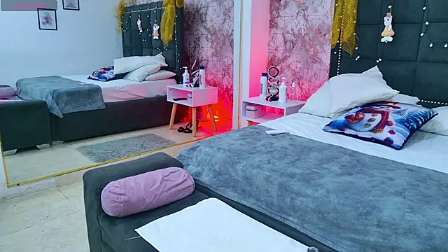 Snapshot of Angelique_Angell chatting on December 5, 2025, 7:45 pm Angelique Angell online show from December 5, 2025, 7:45 pm