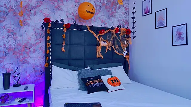 Snapshot of Angelique_Angell chatting on October 24, 2025, 7:35 pm Angelique Angell online show from October 24, 2025, 7:35 pm