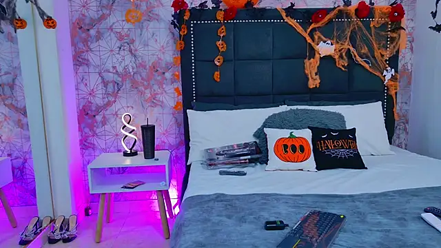 Snapshot of Angelique_Angell chatting on October 23, 2025, 7:56 pm Angelique Angell online show from October 23, 2025, 7:56 pm