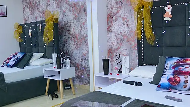 Snapshot of Angelique_Angell chatting on November 28, 2025, 7:36 pm Angelique Angell online show from November 28, 2025, 7:36 pm