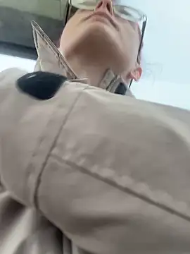 Snapshot of raen001 chatting on February 4, 2026, 9:15 am raen001 online show from February 4, 2026, 9:15 am