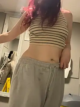 Snapshot of raen001 chatting on February 9, 2026, 10:13 am raen001 online show from February 9, 2026, 10:13 am