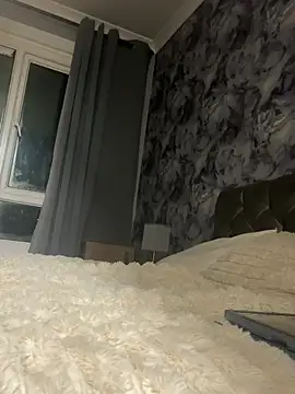 Snapshot of raen001 chatting on February 8, 2026, 10:07 pm raen001 online show from February 8, 2026, 10:07 pm