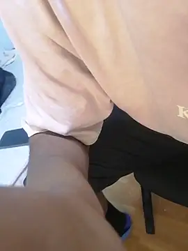 Snapshot of Amin_Dz-20 chatting on October 9, 2025, 12:22 am Amin Dz-20 online show from October 9, 2025, 12:22 am