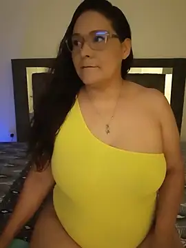 Laurasofia01 online show from June 2, 2026, 1:38 am