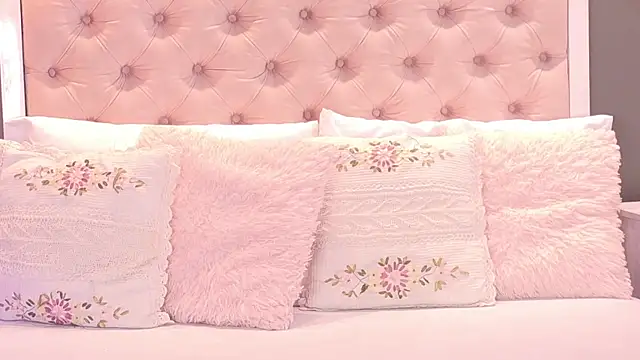 VioletBlaze online show from November 19, 2025, 1:11 pm