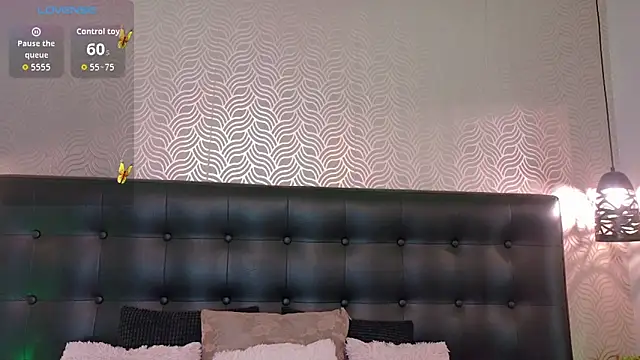 Sharonevanss  online show from November 17, 2025, 8:35 pm