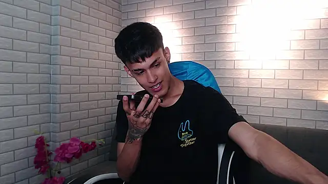 Snapshot of Thiago_twink chatting on September 19, 2025, 2:37 am Thiago twink online show from September 19, 2025, 2:37 am