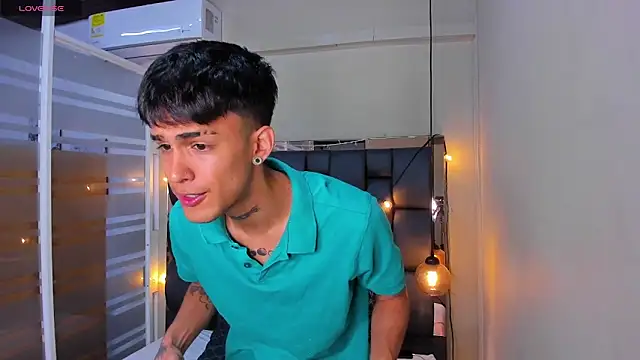 Snapshot of Thiago_twink chatting on September 23, 2025, 12:45 pm Thiago twink online show from September 23, 2025, 12:45 pm