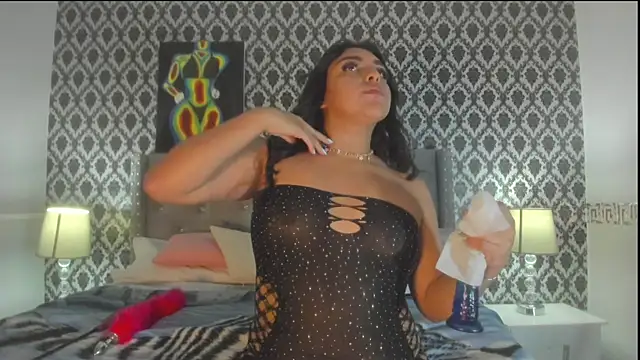 SyraPalmer online show from November 4, 2025, 8:56 pm