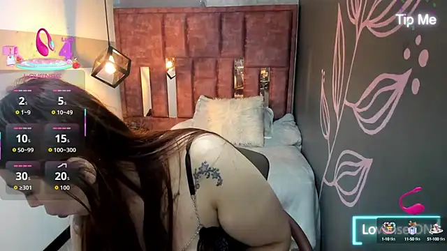 Isa Thompson   online show from September 22, 2025, 11:38 am