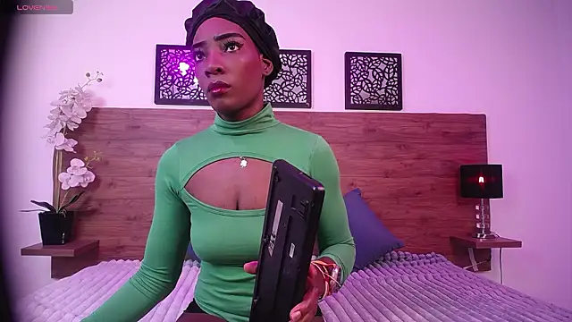 AlexandraCambell online show from February 3, 2026, 8:25 pm