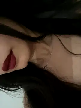 Snapshot of yaraline chatting on October 30, 2025, 8:39 pm yaraline online show from October 30, 2025, 8:39 pm