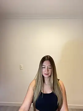 Snapshot of Zara_Ross chatting on October 19, 2025, 4:37 am Zara Ross online show from October 19, 2025, 4:37 am