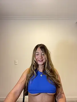 Snapshot of Zara_Ross chatting on April 28, 2026, 3:00 am Zara Ross online show from April 28, 2026, 3:00 am