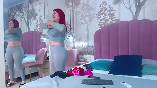 Snapshot of CorineRay chatting on November 25, 2025, 3:45 pm CorineRay online show from November 25, 2025, 3:45 pm