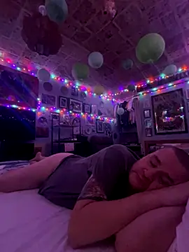 Snapshot of WriggleQuest chatting on November 8, 2025, 2:48 am WriggleQuest online show from November 8, 2025, 2:48 am