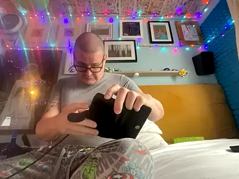 Snapshot of WriggleQuest chatting on October 24, 2025, 8:46 am WriggleQuest online show from October 24, 2025, 8:46 am