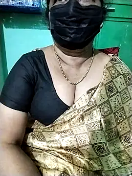 Snapshot of aarthika chatting on October 18, 2025, 10:39 am aarthika online show from October 18, 2025, 10:39 am