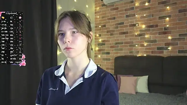 EmiliDen online show from October 21, 2025, 5:12 pm