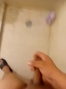 lameraverja123 online show from November 4, 2025, 4:38 am