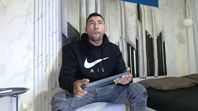 Morganandmegan online show from October 25, 2025, 11:20 am