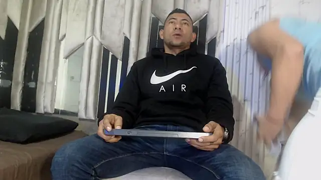 Morganandmegan online show from November 18, 2025, 11:13 am