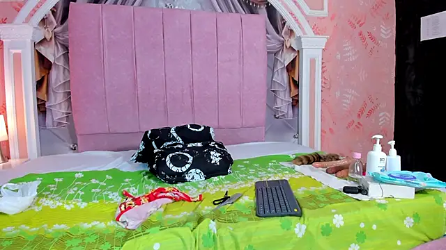 mishell lovely online show from November 7, 2025, 1:21 am