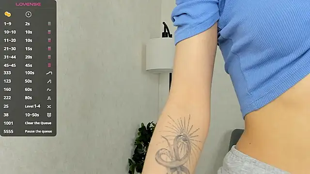 FloraNesli online show from March 19, 2026, 6:02 am