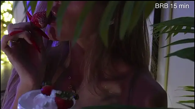 Snapshot of Alvuwkaa chatting on February 19, 2026, 7:49 am Alvuwkaa online show from February 19, 2026, 7:49 am