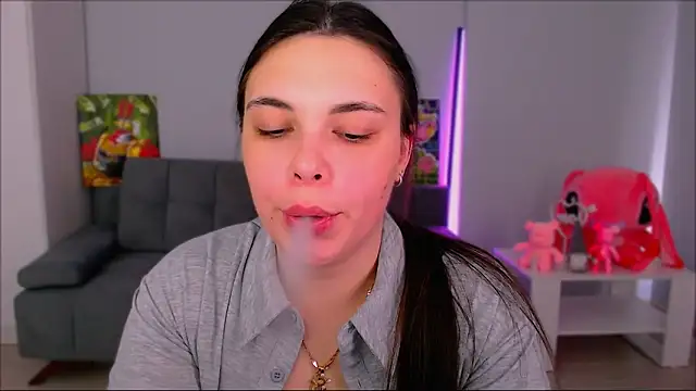 queenofthesense  online show from November 9, 2025, 10:19 am