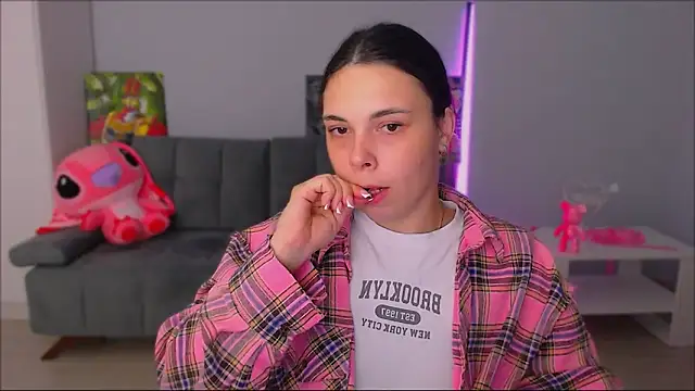 queenofthesense  online show from September 23, 2025, 4:25 pm