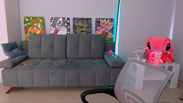 Snapshot of queenofthesense_ chatting on February 17, 2026, 8:11 am queenofthesense online show from February 17, 2026, 8:11 am