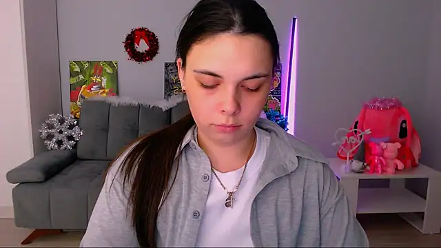 queenofthesense  online show from November 18, 2025, 2:42 pm