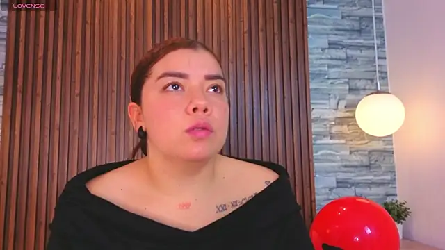 leilapons online show from February 15, 2026, 7:46 pm