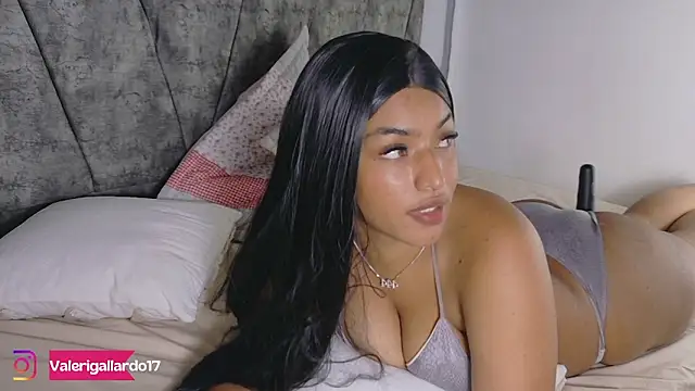 ValeriGallardo17 online show from December 4, 2025, 7:57 pm