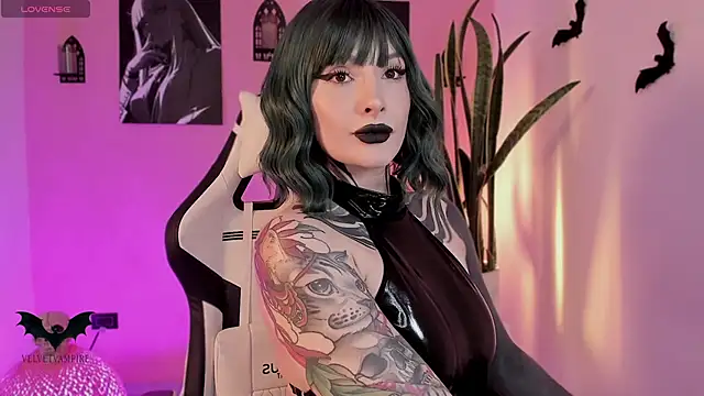 Snapshot of VelvetVampiree chatting on January 16, 2026, 10:47 pm VelvetVampiree online show from January 16, 2026, 10:47 pm