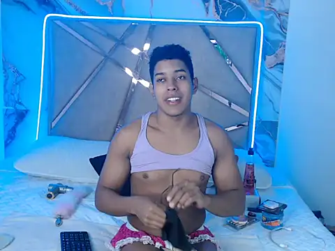 Snapshot of Boy-X- chatting on October 7, 2025, 10:33 pm Boy-X- online show from October 7, 2025, 10:33 pm