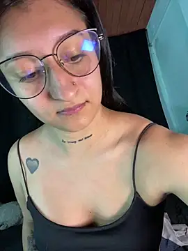EVAH LEE  online show from June 6, 2026, 3:56 am