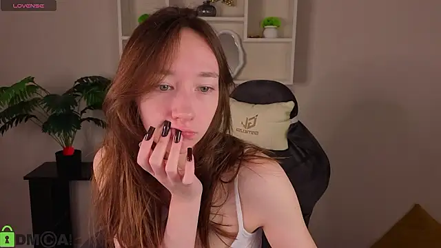 Snapshot of Miche1le_Allenne chatting on February 5, 2026, 1:01 am Miche1le Allenne online show from February 5, 2026, 1:01 am