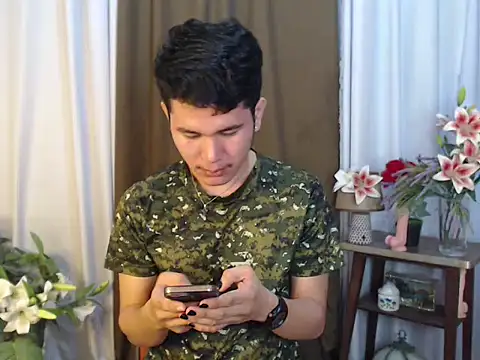 Snapshot of master_kent chatting on December 17, 2025, 11:04 am master kent online show from December 17, 2025, 11:04 am