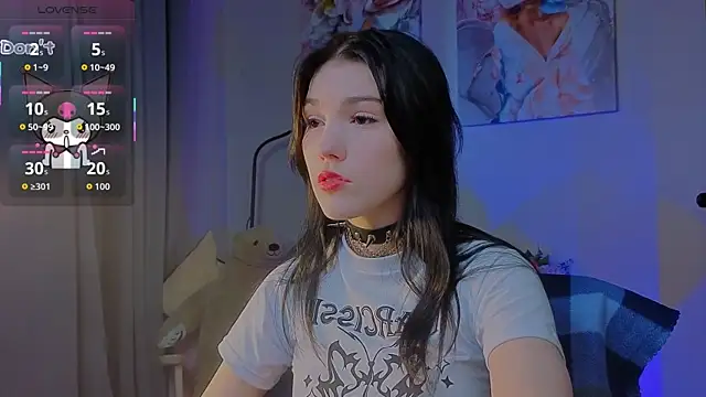 Sophie SkyAngel online show from November 5, 2025, 1:36 pm