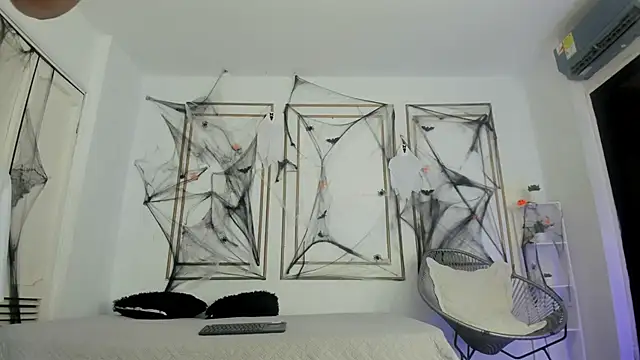 Snapshot of lorena_rubio chatting on October 24, 2025, 12:04 pm lorena rubio online show from October 24, 2025, 12:04 pm