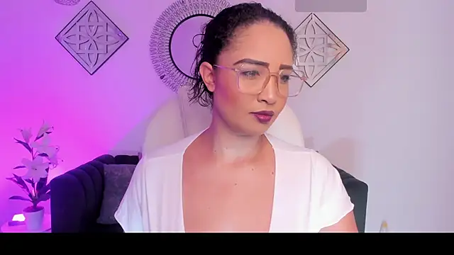 Snapshot of Sharon_breezee chatting on October 17, 2025, 3:54 am Sharon breezee online show from October 17, 2025, 3:54 am