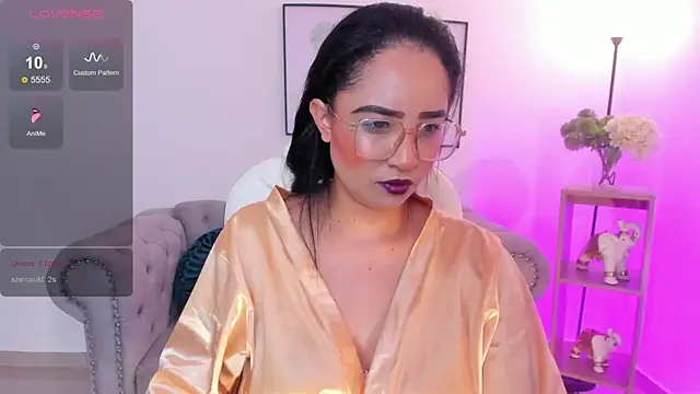 Snapshot of Sharon_breezee chatting on November 23, 2025, 5:17 am Sharon breezee online show from November 23, 2025, 5:17 am