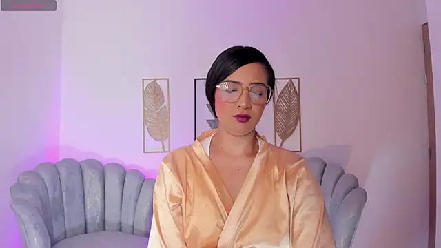 Snapshot of Sharon_breezee chatting on November 18, 2025, 1:32 am Sharon breezee online show from November 18, 2025, 1:32 am