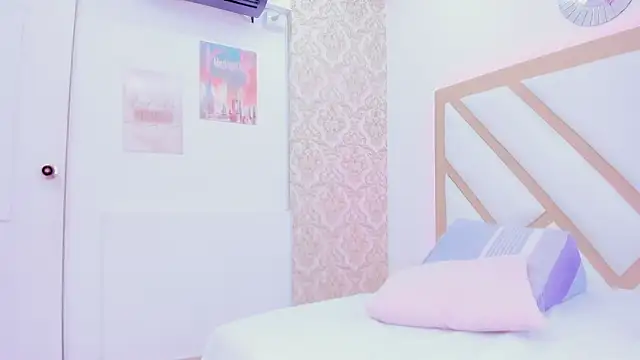 Snapshot of Amber-Sweett chatting on September 14, 2025, 10:32 pm Amber-Sweett online show from September 14, 2025, 10:32 pm